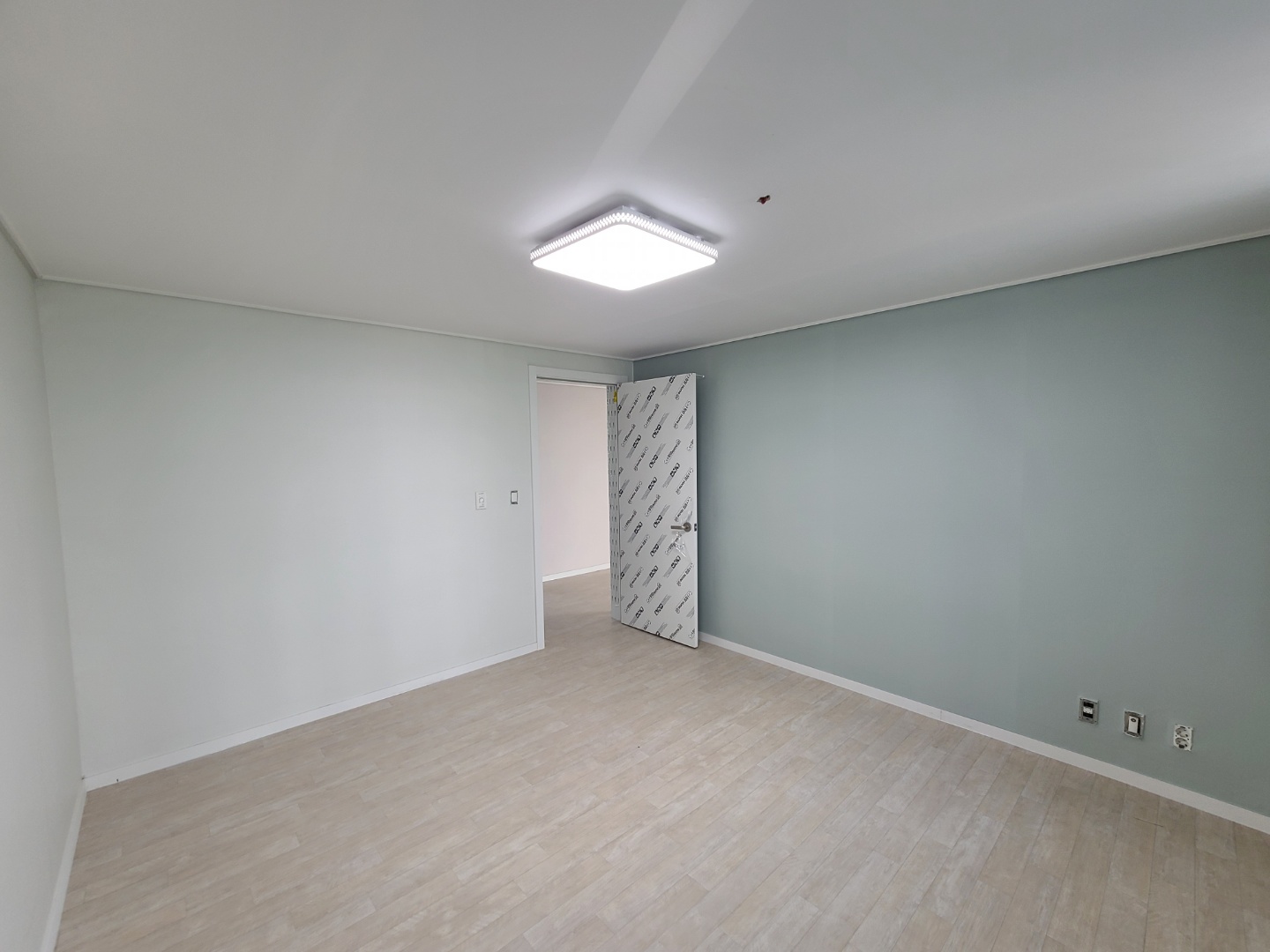 2000769928_Et2jAIZU_2aeb1db41308c586859af86b805b60a6c600cc08.jpg 이미지크게보기